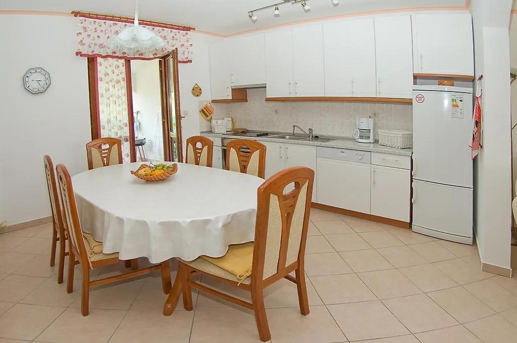 Holiday Home Magnolia Tar-Vabriga