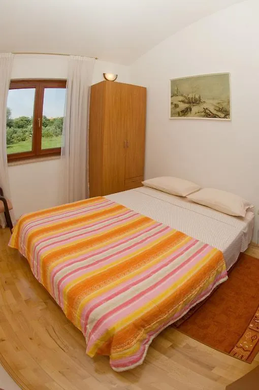 Holiday Home Magnolia Tar-Vabriga Kroatien
