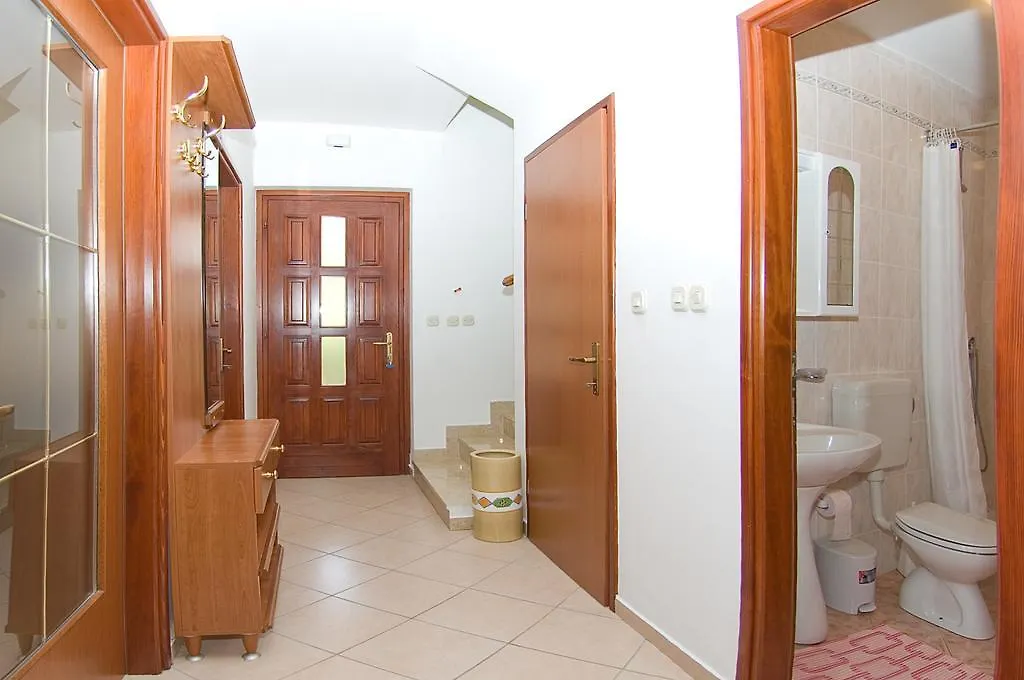Holiday Home Magnolia Tar-Vabriga Kroatien